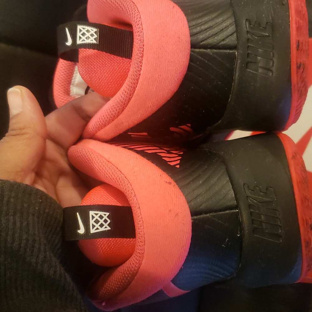 💫Nike Team Hustle D 9 Black and Pink Sneakers - Picture 7 of 10